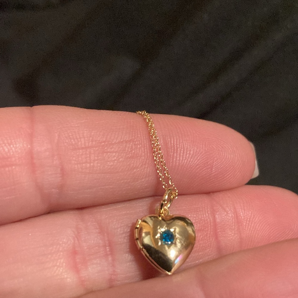 NEW!! Tiny Delicate Gold Heart Locket - Picture 10 of 10